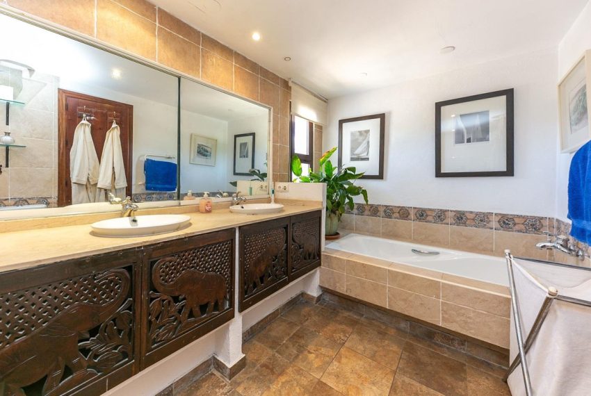 R4963984-Villa-For-Sale-Mijas-Finca-6-Beds-460-Built-18