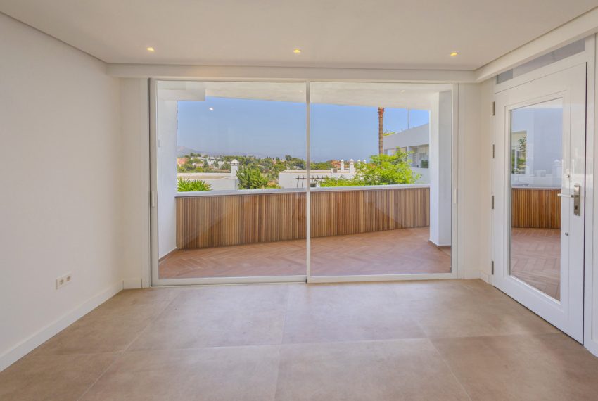 R4967503-Apartment-For-Sale-Nueva-Andalucia-Middle-Floor-2-Beds-101-Built-3