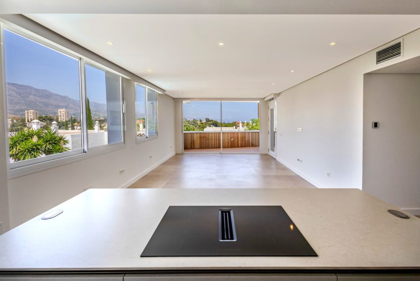 R4967503-Apartment-For-Sale-Nueva-Andalucia-Middle-Floor-2-Beds-101-Built