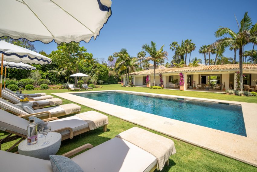 R4969240-Villa-For-Sale-Nueva-Andalucia-Detached-5-Beds-722-Built-2