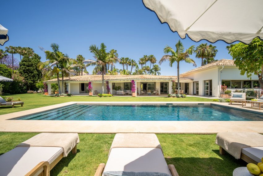 R4969240-Villa-For-Sale-Nueva-Andalucia-Detached-5-Beds-722-Built-3
