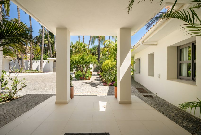 R4969240-Villa-For-Sale-Nueva-Andalucia-Detached-5-Beds-722-Built-6