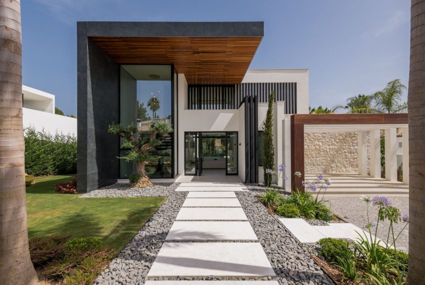 R4974355-Villa-For-Sale-Nueva-Andalucia-Detached-5-Beds-476-Built