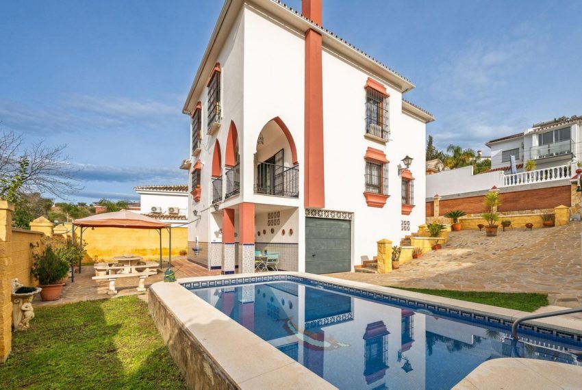 R4981801-Villa-For-Sale-Coin-Detached-5-Beds-320-Built-1