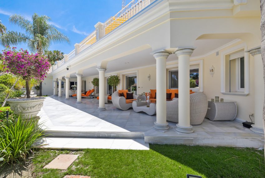 R4986523-Villa-For-Sale-Nueva-Andalucia-Detached-6-Beds-890-Built-11