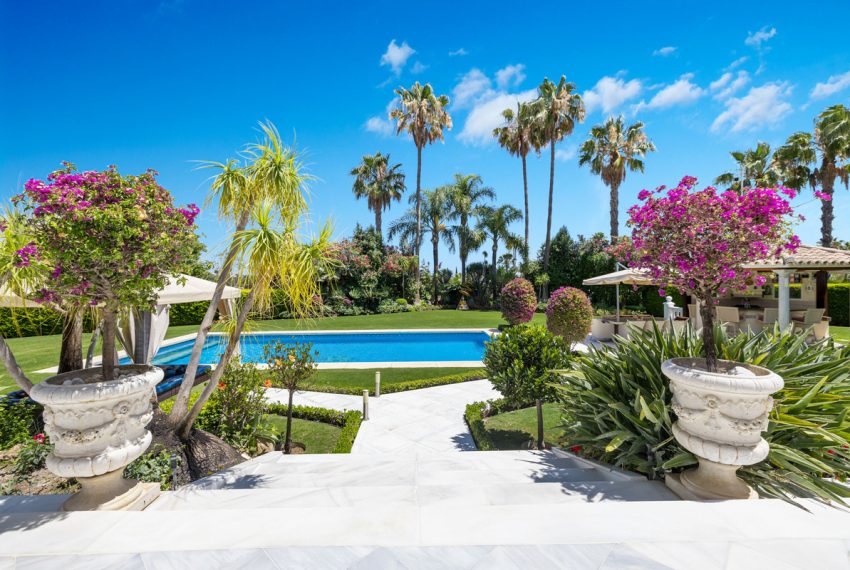 R4986523-Villa-For-Sale-Nueva-Andalucia-Detached-6-Beds-890-Built-2