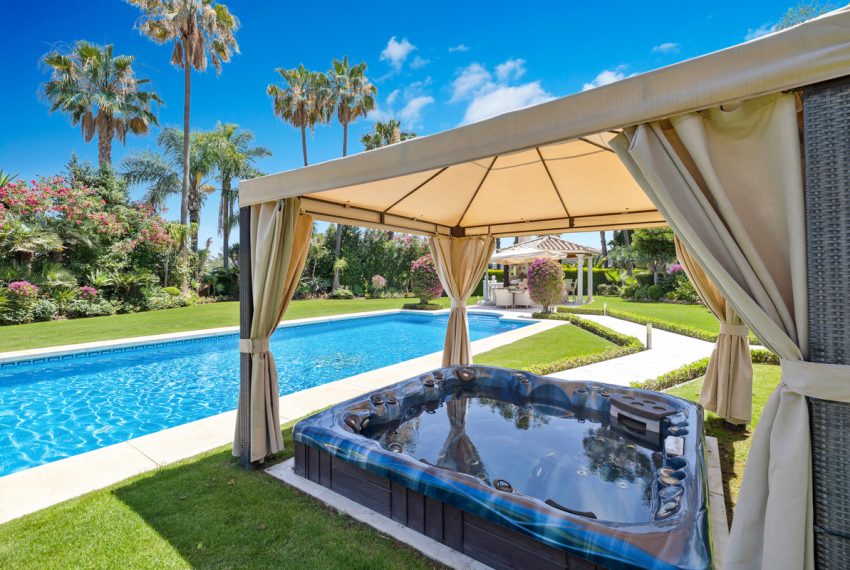 R4986523-Villa-For-Sale-Nueva-Andalucia-Detached-6-Beds-890-Built-8
