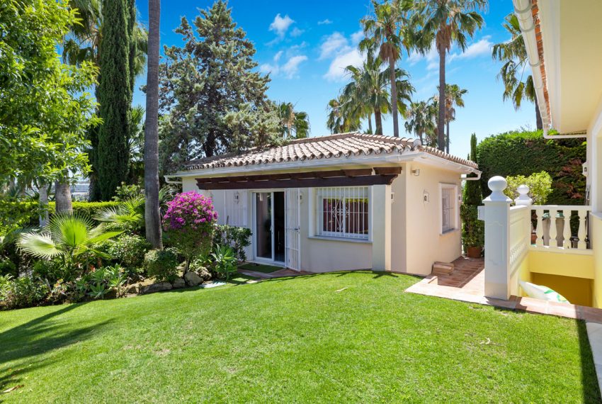 R4986523-Villa-For-Sale-Nueva-Andalucia-Detached-6-Beds-890-Built-9
