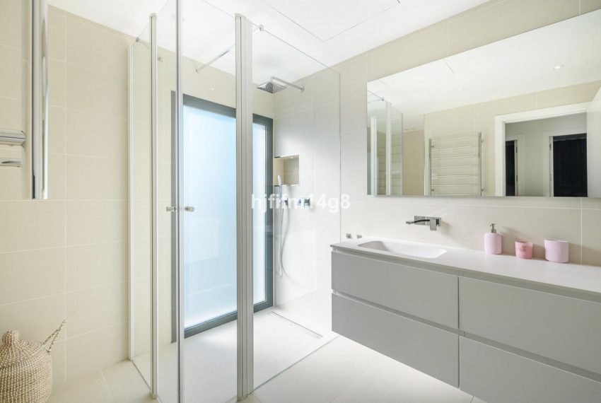 R4991941-Villa-For-Sale-San-Pedro-de-Alcantara-Detached-5-Beds-250-Built-19