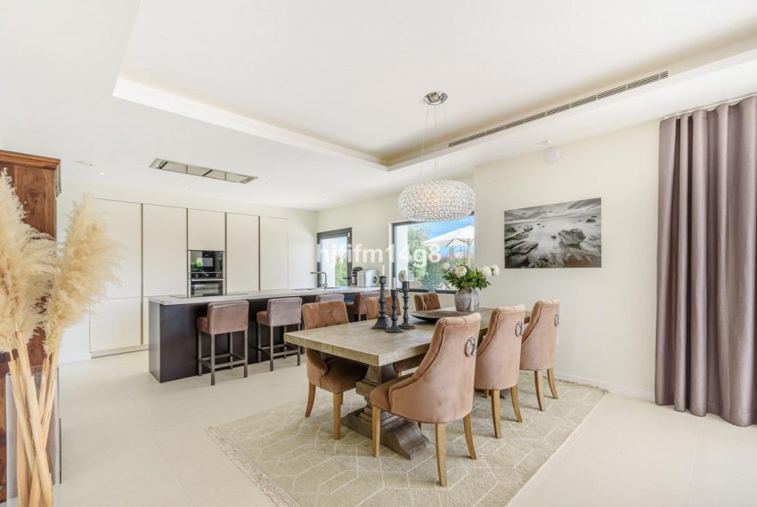 R4991941-Villa-For-Sale-San-Pedro-de-Alcantara-Detached-5-Beds-250-Built-8