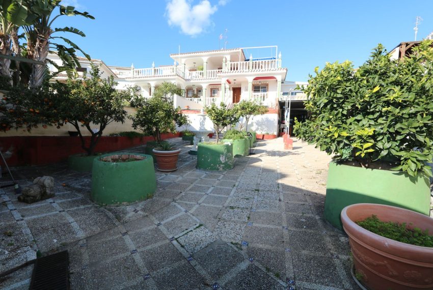 R5008261-Villa-For-Sale-Marbella-Semi-Detached-5-Beds-286-Built-1