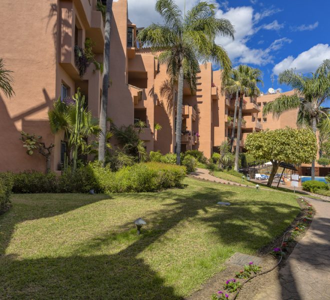 R5018800-Image 1-Middle Floor - 4 Beds - 177 Built