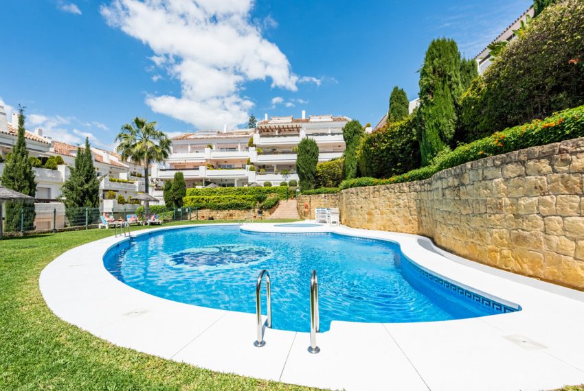 R5023852-Apartment-For-Sale-Nueva-Andalucia-Penthouse-2-Beds-66-Built