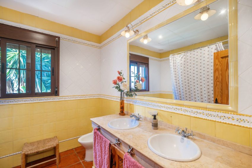 R5024572-Villa-For-Sale-San-Pedro-de-Alcantara-Detached-6-Beds-457-Built-17