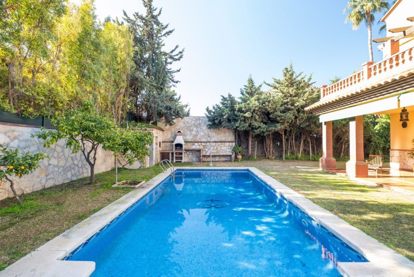 R5024572-Villa-For-Sale-San-Pedro-de-Alcantara-Detached-6-Beds-457-Built-2