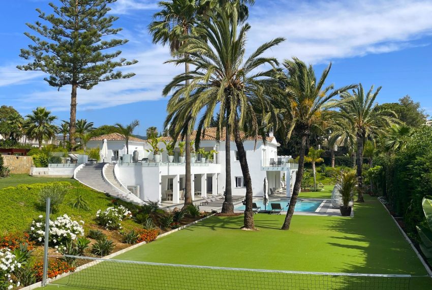 R5032111-Villa-For-Sale-Atalaya-Detached-10-Beds-1750-Built-1