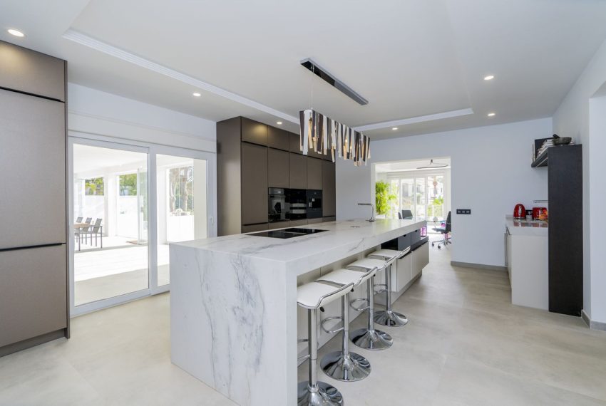 R5032111-Villa-For-Sale-Atalaya-Detached-10-Beds-1750-Built-12