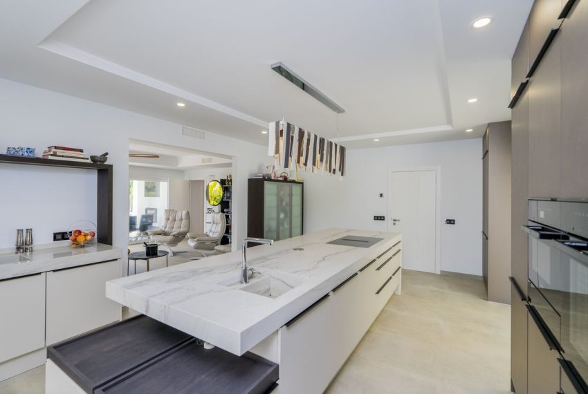 R5032111-Villa-For-Sale-Atalaya-Detached-10-Beds-1750-Built-13