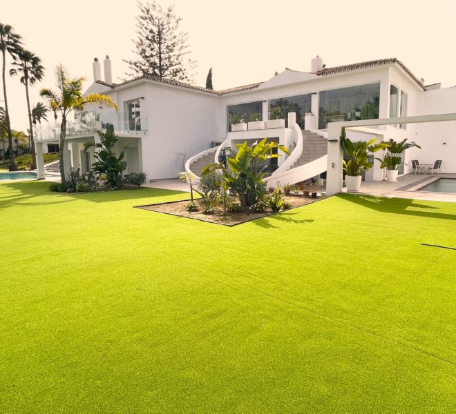 R5032111-Image 1-Detached - 10 Beds - 1750 Built