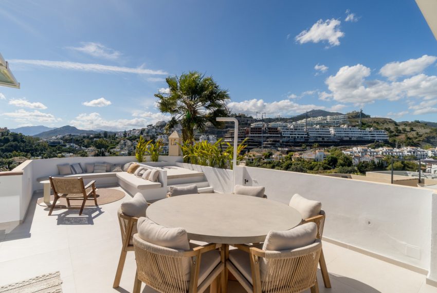 R5035138-Apartment-For-Sale-La-Quinta-Penthouse-Duplex-3-Beds-200-Built