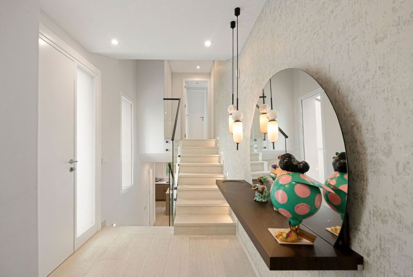 R5037058-Villa-For-Sale-Nueva-Andalucia-Detached-5-Beds-306-Built-1