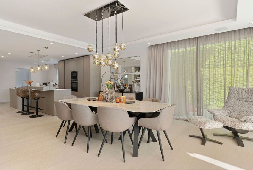 R5037058-Villa-For-Sale-Nueva-Andalucia-Detached-5-Beds-306-Built-11