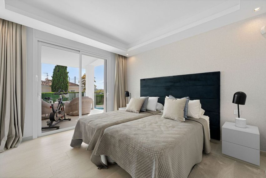 R5037058-Villa-For-Sale-Nueva-Andalucia-Detached-5-Beds-306-Built-12