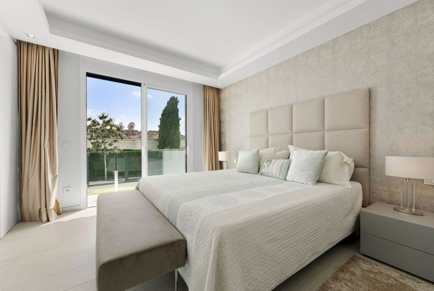 R5037058-Villa-For-Sale-Nueva-Andalucia-Detached-5-Beds-306-Built-15