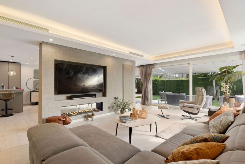 R5037058-Villa-For-Sale-Nueva-Andalucia-Detached-5-Beds-306-Built-3