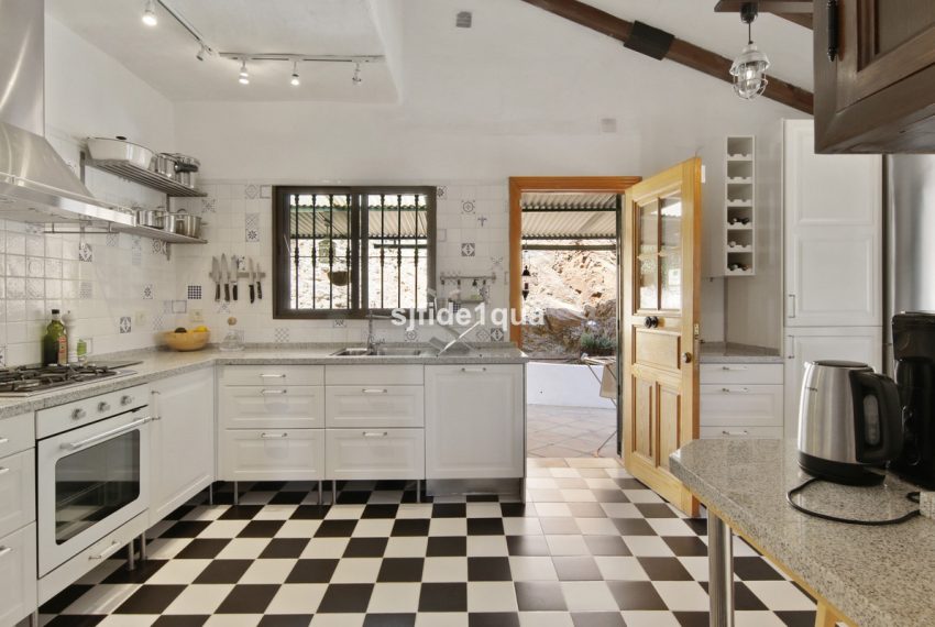 R5042317-Villa-For-Sale-Estepona-Detached-4-Beds-134-Built-8