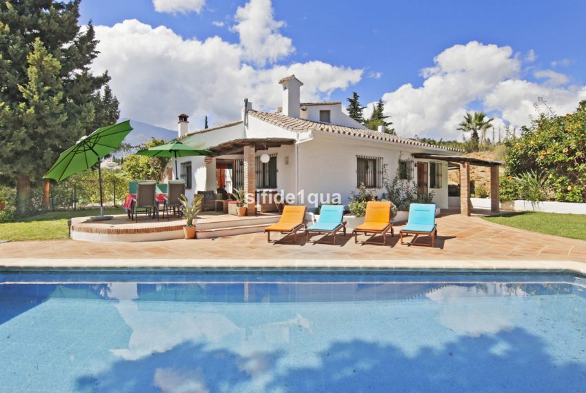 R5042317-Villa-For-Sale-Estepona-Detached-4-Beds-134-Built