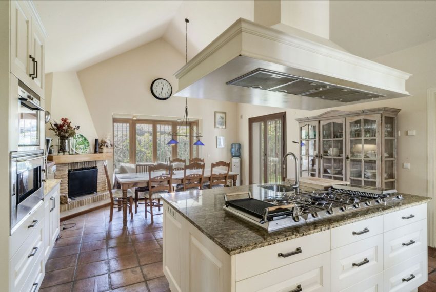 R5044612-Villa-For-Sale-El-Rosario-Detached-5-Beds-505-Built-3