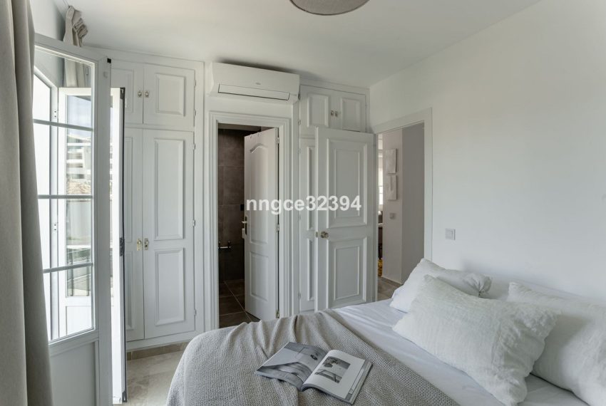 R5047696-Apartment-For-Sale-New-Golden-Mile-Penthouse-2-Beds-90-Built-10