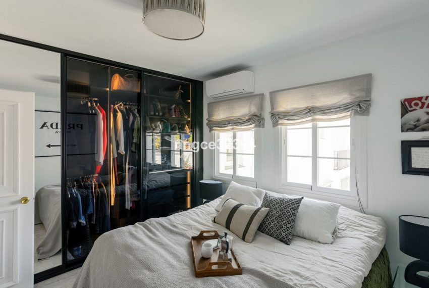 R5047696-Apartment-For-Sale-New-Golden-Mile-Penthouse-2-Beds-90-Built-9