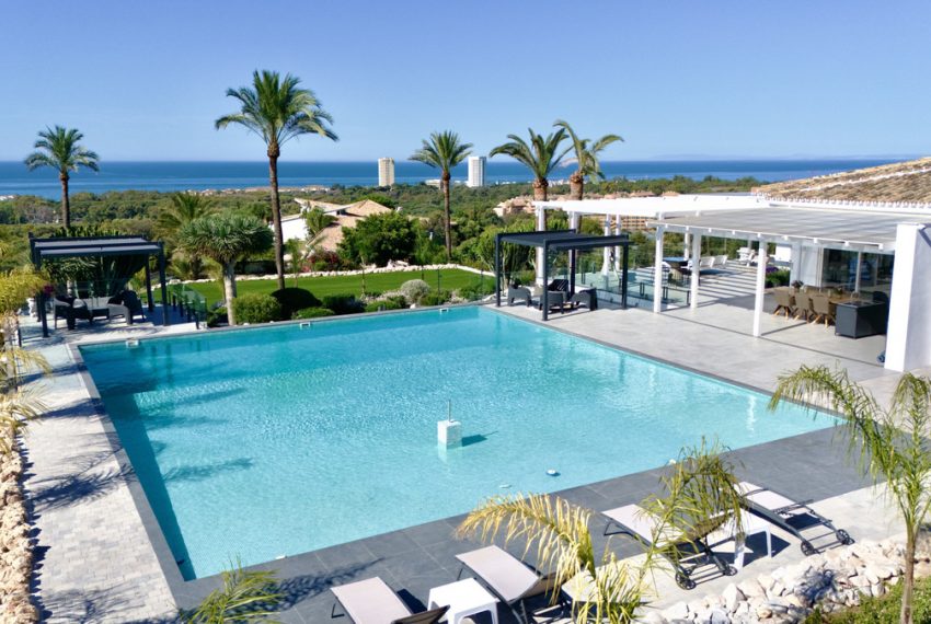R5049709-Villa-For-Sale-Elviria-Detached-7-Beds-783-Built-8