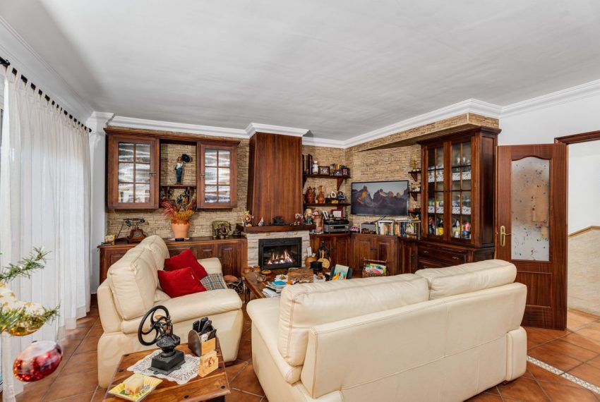 R5051599-Villa-For-Sale-Estepona-Semi-Detached-7-Beds-236-Built-10