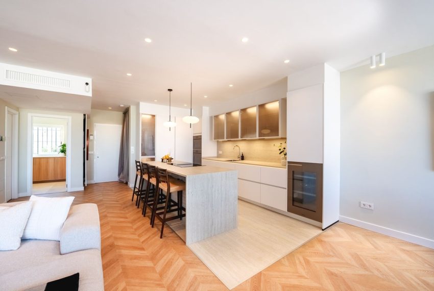 R5053147-Townhouse-For-Sale-The-Golden-Mile-Terraced-5-Beds-266-Built-2