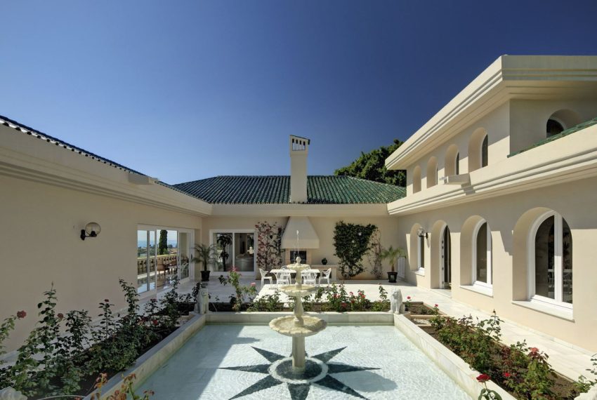 R5053180-Villa-For-Sale-Rio-Real-Detached-10-Beds-2600-Built-1