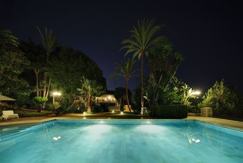 R5053180-Villa-For-Sale-Rio-Real-Detached-10-Beds-2600-Built-9