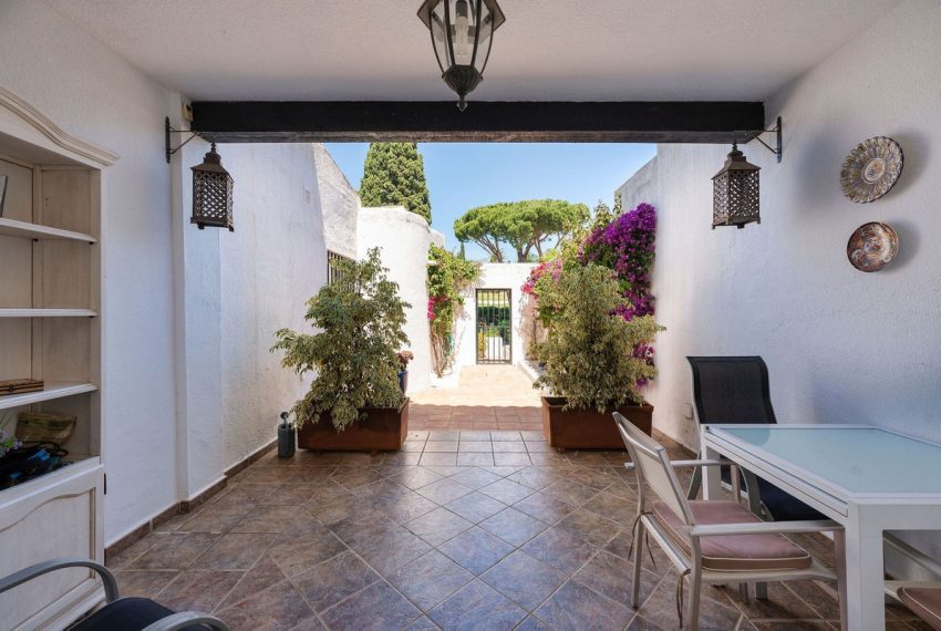R5056648-Townhouse-For-Sale-Nueva-Andalucia-Terraced-3-Beds-257-Built-11