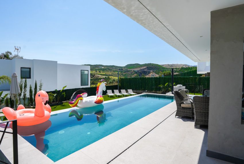 R5065273-Villa-For-Sale-Estepona-Detached-4-Beds-255-Built-1