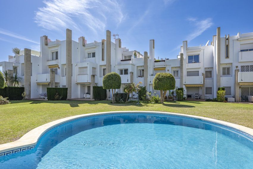 R5065528-Townhouse-For-Sale-Nueva-Andalucia-Terraced-3-Beds-150-Built-15