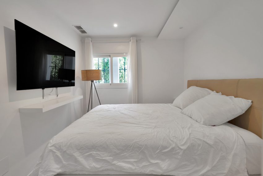 R5067379-Townhouse-For-Sale-The-Golden-Mile-Terraced-4-Beds-233-Built-14