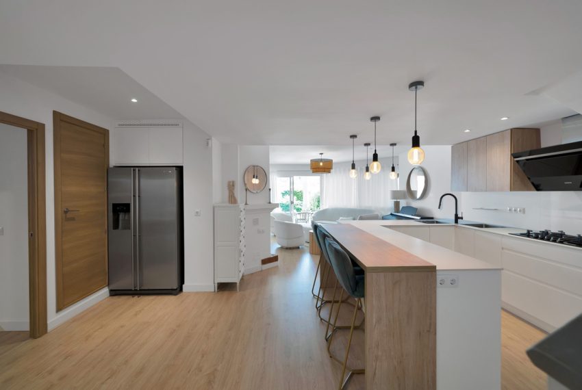 R5067379-Townhouse-For-Sale-The-Golden-Mile-Terraced-4-Beds-233-Built-2