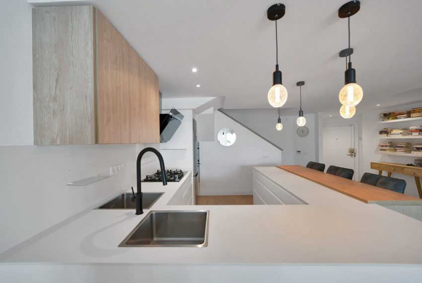 R5067379-Townhouse-For-Sale-The-Golden-Mile-Terraced-4-Beds-233-Built-3