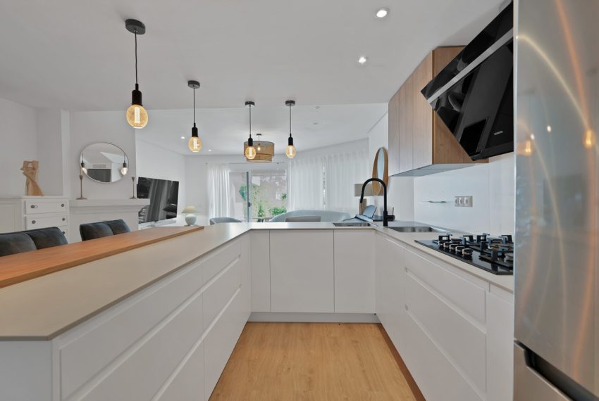 R5067379-Townhouse-For-Sale-The-Golden-Mile-Terraced-4-Beds-233-Built-4