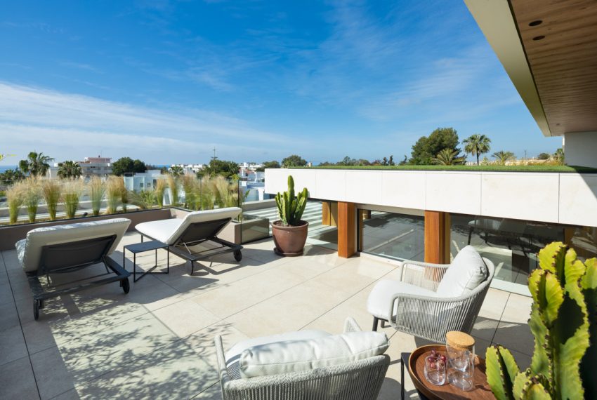 R5067730-Villa-For-Sale-Nueva-Andalucia-Detached-5-Beds-1047-Built-12