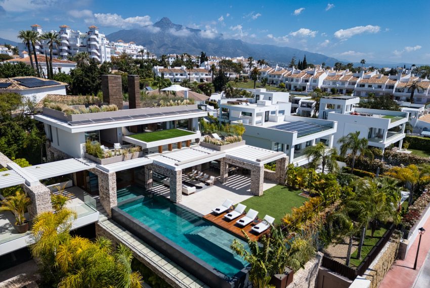 R5067730-Villa-For-Sale-Nueva-Andalucia-Detached-5-Beds-1047-Built-2