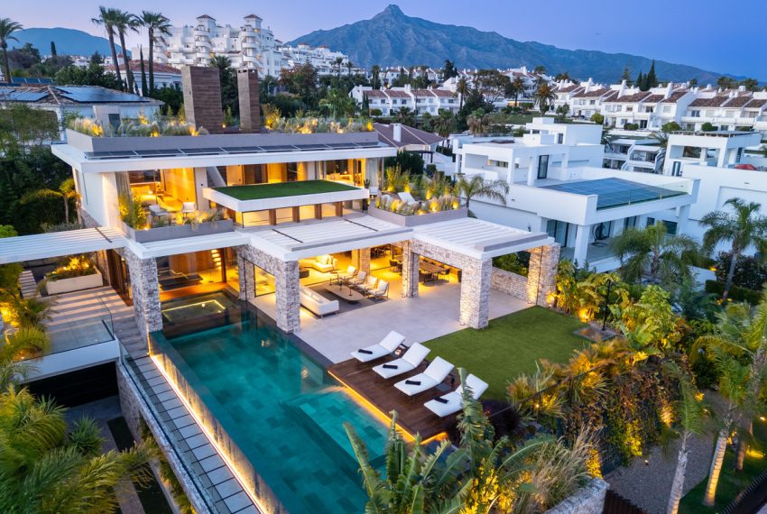 R5067730-Villa-For-Sale-Nueva-Andalucia-Detached-5-Beds-1047-Built-3