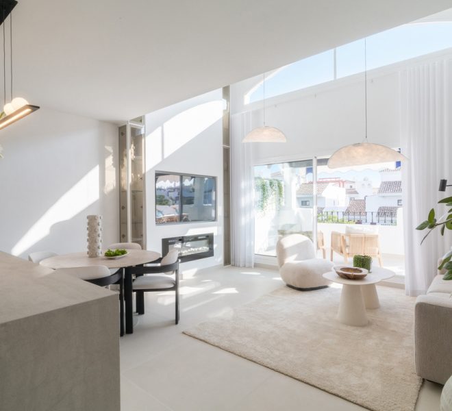 R5072626-Image 1-Penthouse Duplex - 3 Beds - 180 Built